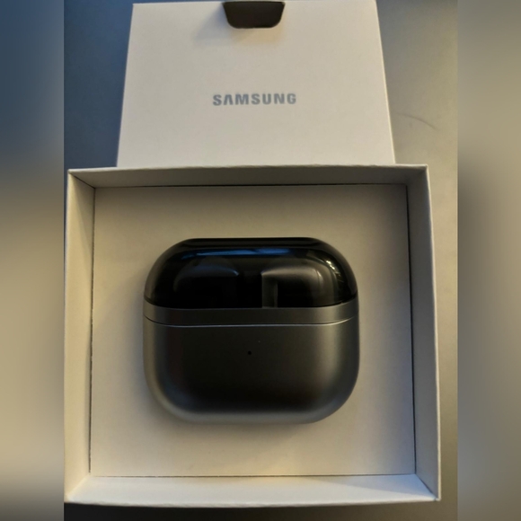 Samsung Galaxy Buds3 en Argent oreillettes neuves - Picture 4 of 10